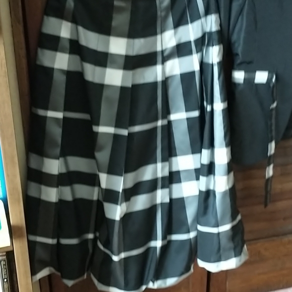 2 piece tafetta style material dressy suit - Picture 2 of 3